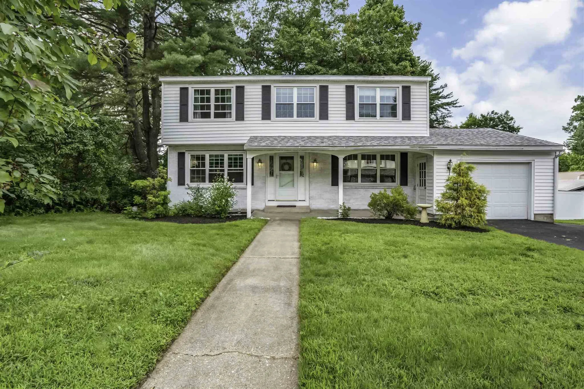 86 Lancelot Avenue Manchester NH 03104