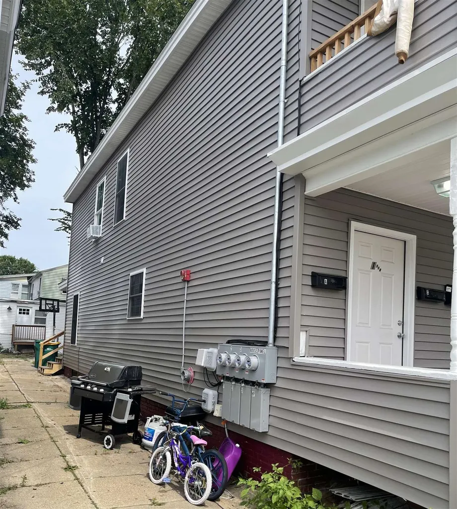 1 1/2 Chestnut Street Rochester NH 03867