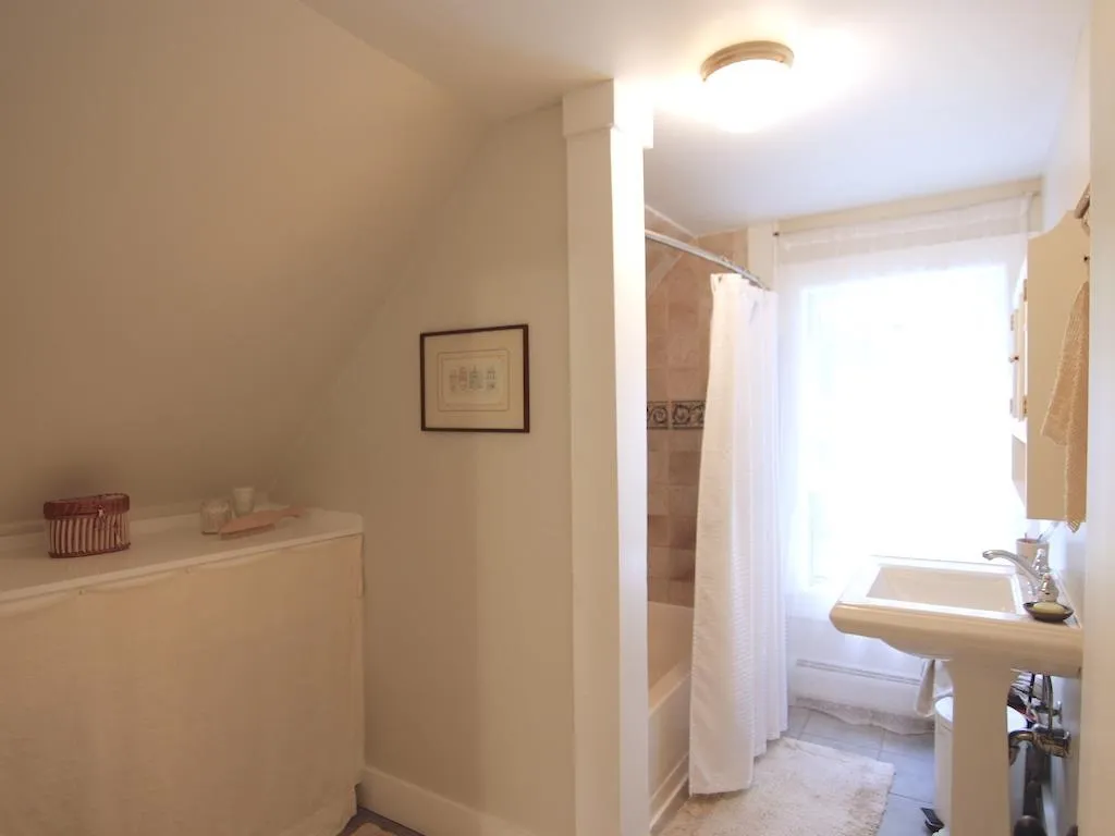 11 Vale Street Peterborough NH 03458