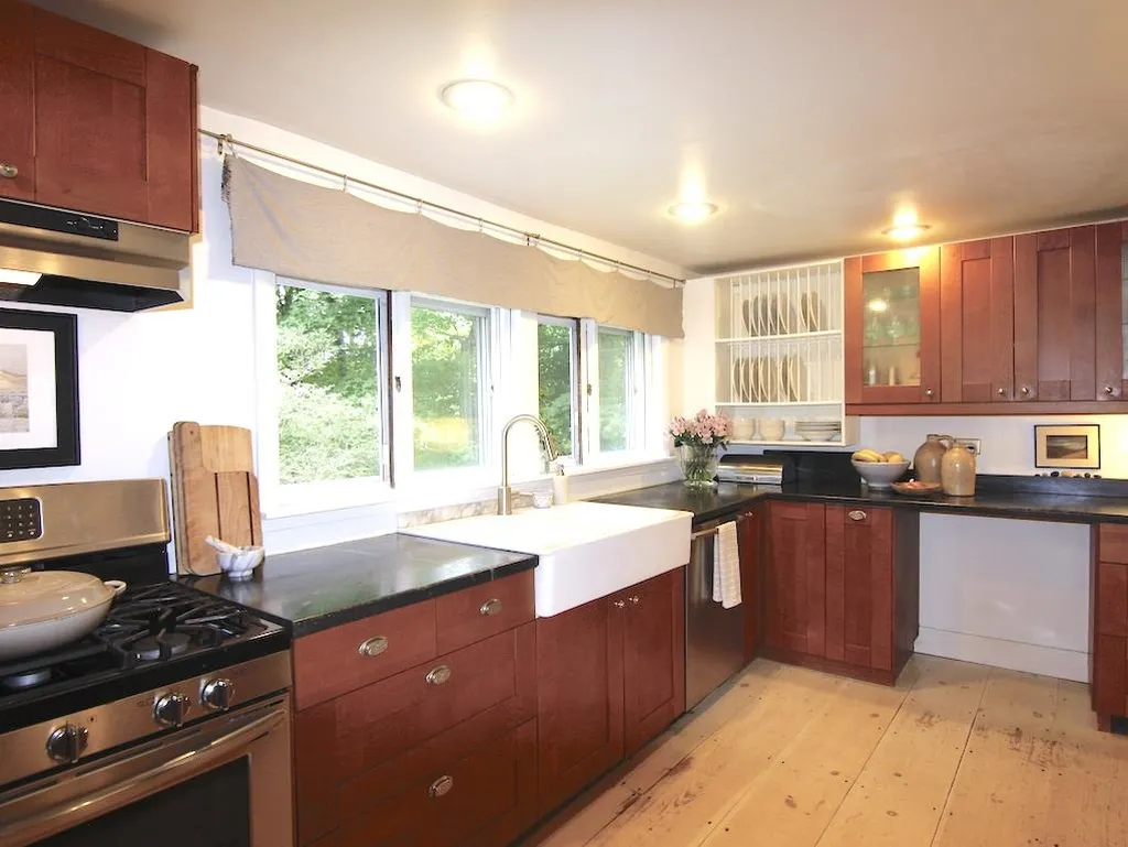 11 Vale Street Peterborough NH 03458