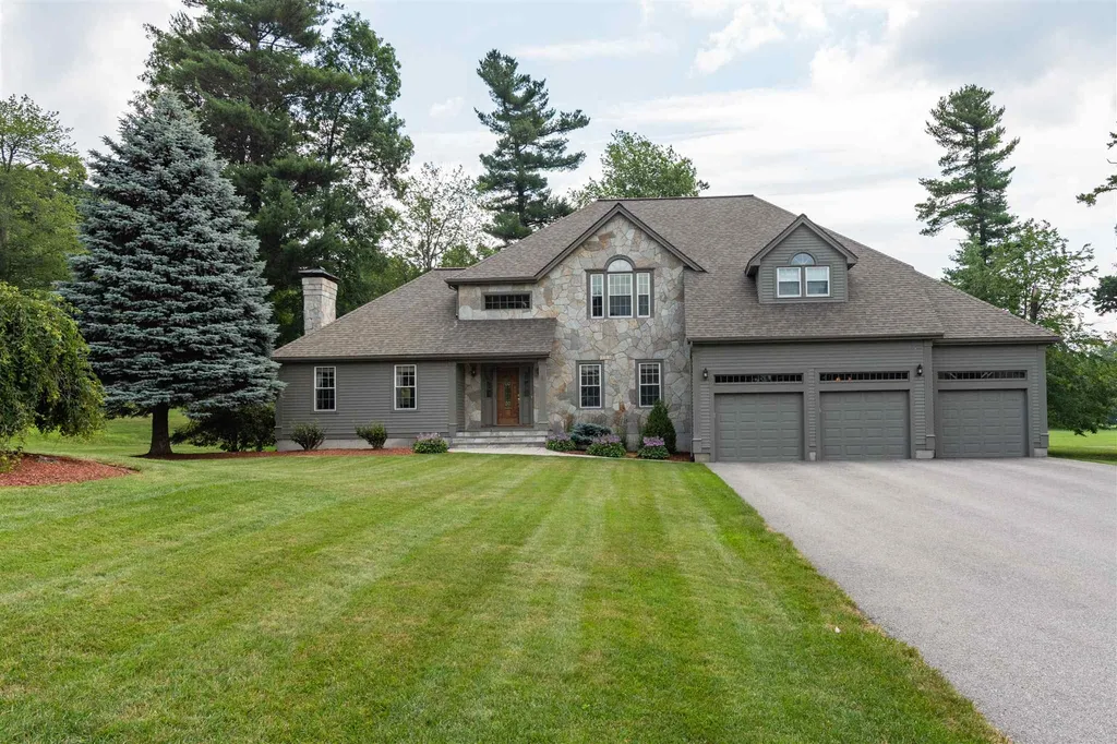 8 Gilboa Lane Nashua NH 03062