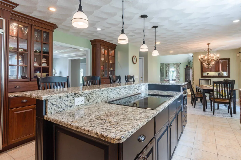 8 Gilboa Lane Nashua NH 03062