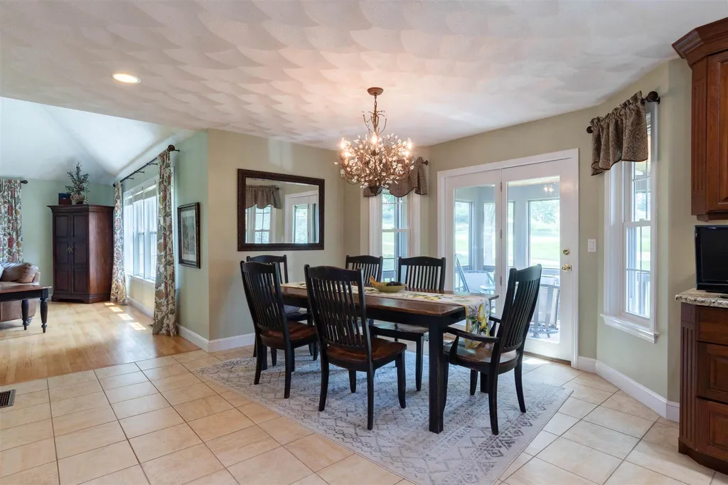 8 Gilboa Lane Nashua NH 03062