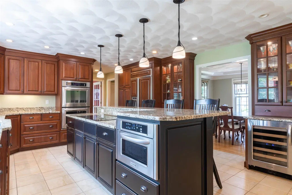 8 Gilboa Lane Nashua NH 03062