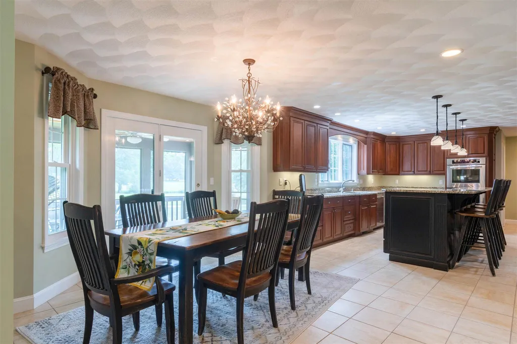 8 Gilboa Lane Nashua NH 03062