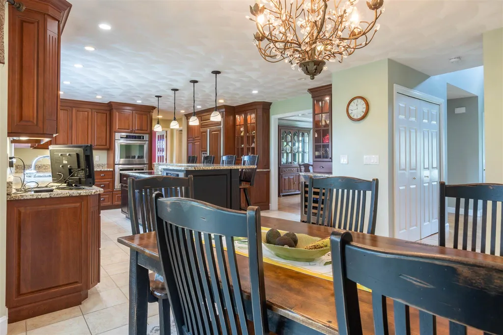 8 Gilboa Lane Nashua NH 03062