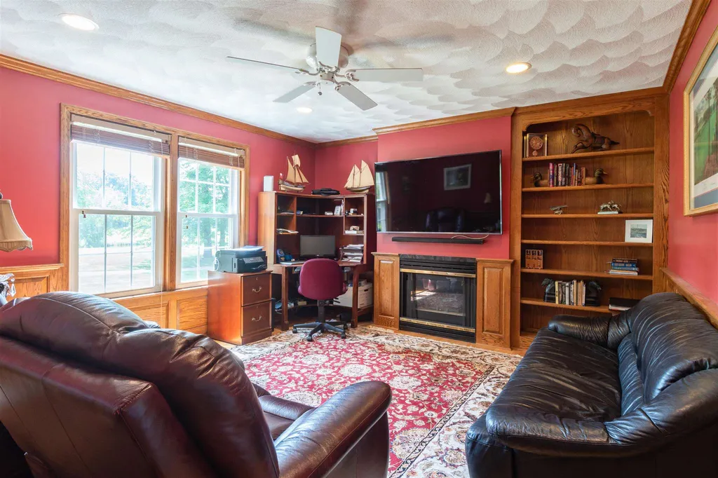 8 Gilboa Lane Nashua NH 03062