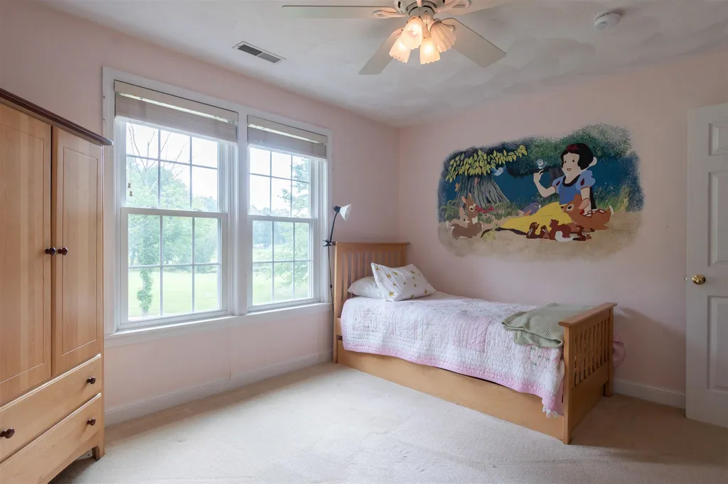 8 Gilboa Lane Nashua NH 03062