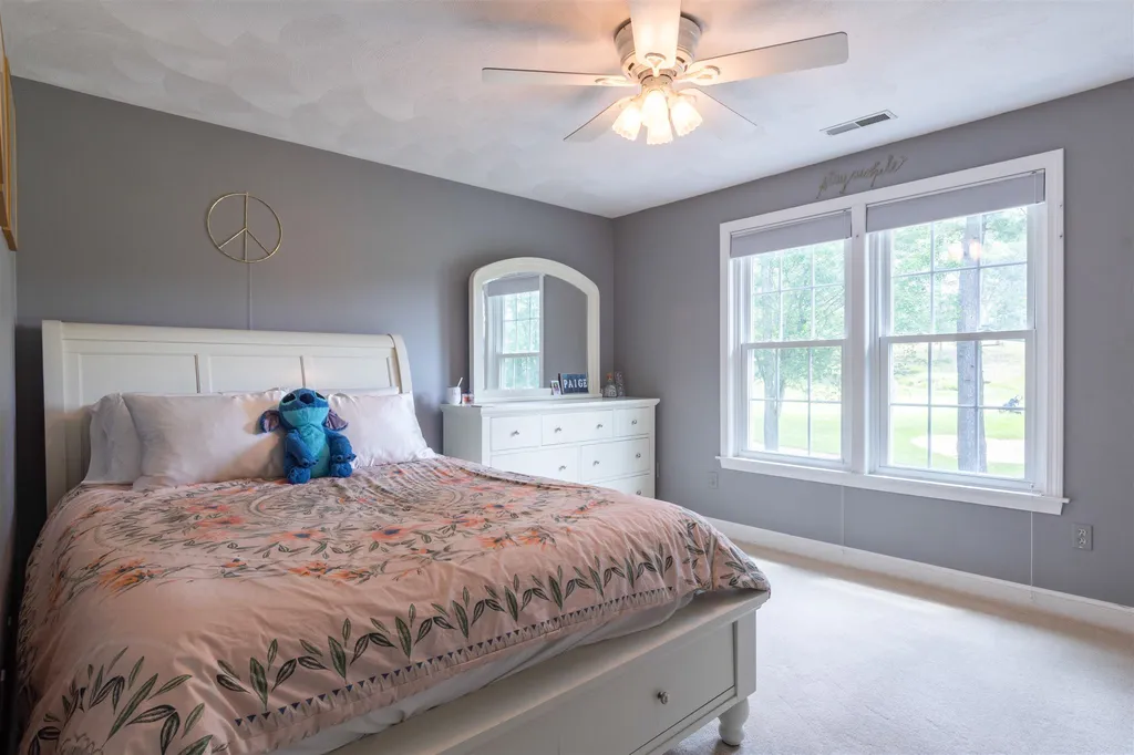 8 Gilboa Lane Nashua NH 03062