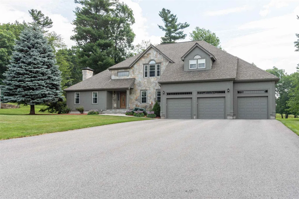 8 Gilboa Lane Nashua NH 03062