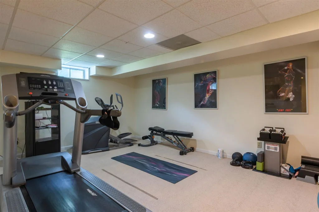 8 Gilboa Lane Nashua NH 03062