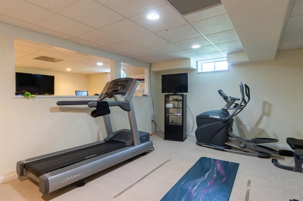 8 Gilboa Lane Nashua NH 03062