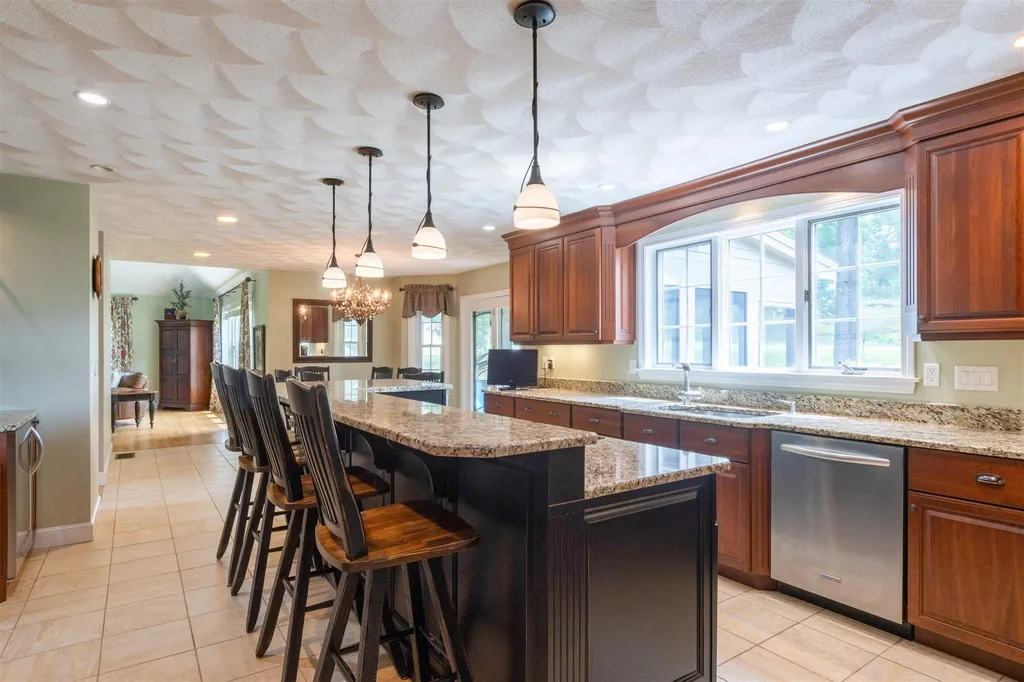 8 Gilboa Lane Nashua NH 03062