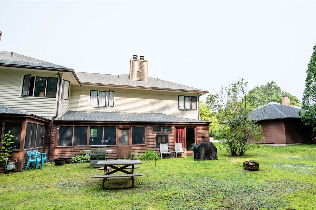 10 Wrisley Court Essex VT 05452