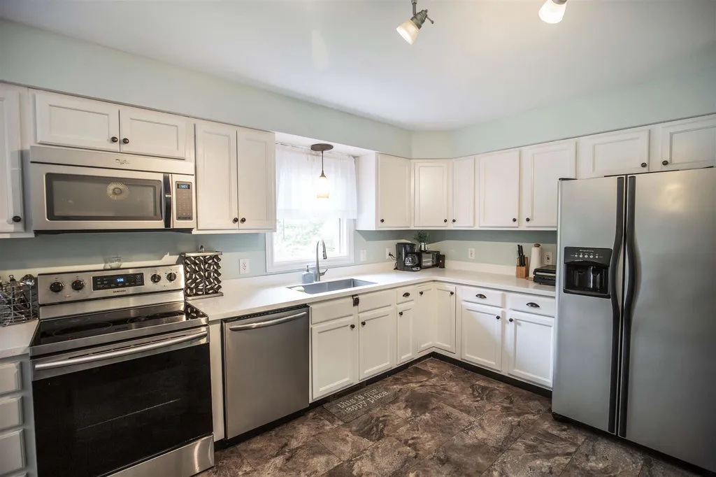 19 Cote Circle Raymond NH 03077