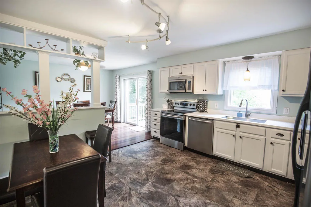 19 Cote Circle Raymond NH 03077