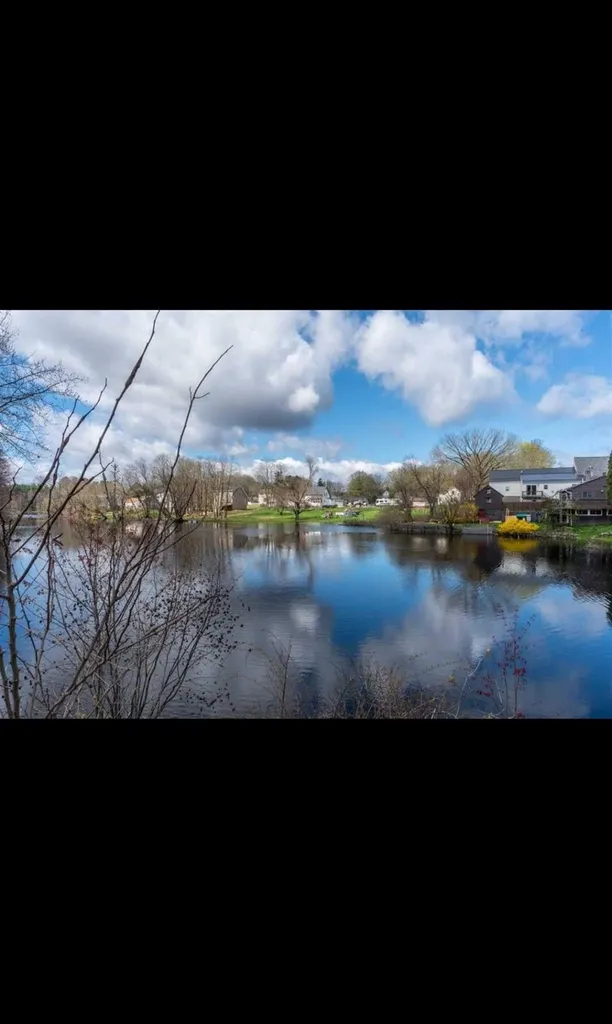 19 Cote Circle Raymond NH 03077