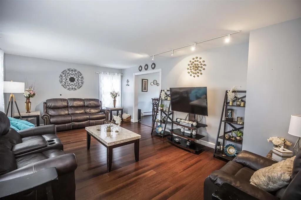 19 Cote Circle Raymond NH 03077