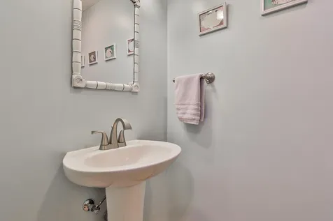 129 Mcevoy Drive Auburn NH 03032