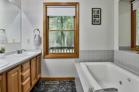 129 Mcevoy Drive Auburn NH 03032