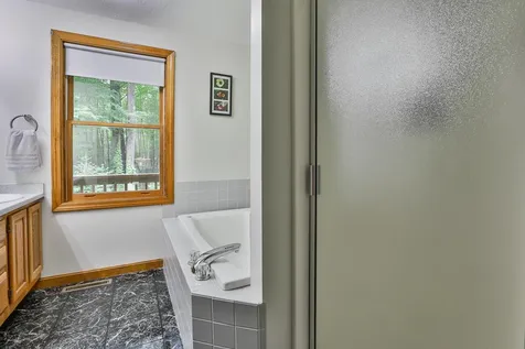129 Mcevoy Drive Auburn NH 03032