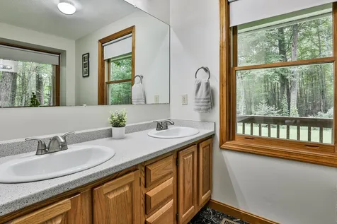 129 Mcevoy Drive Auburn NH 03032