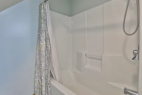 129 Mcevoy Drive Auburn NH 03032