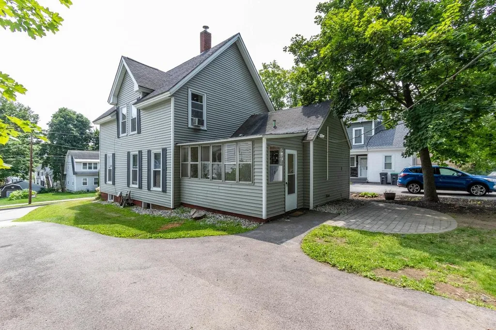 17 Pine Street Pembroke NH 03275