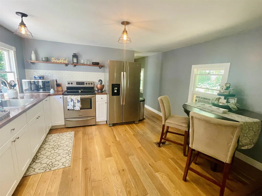 711 Scruton Pond Road Barrington NH 03825