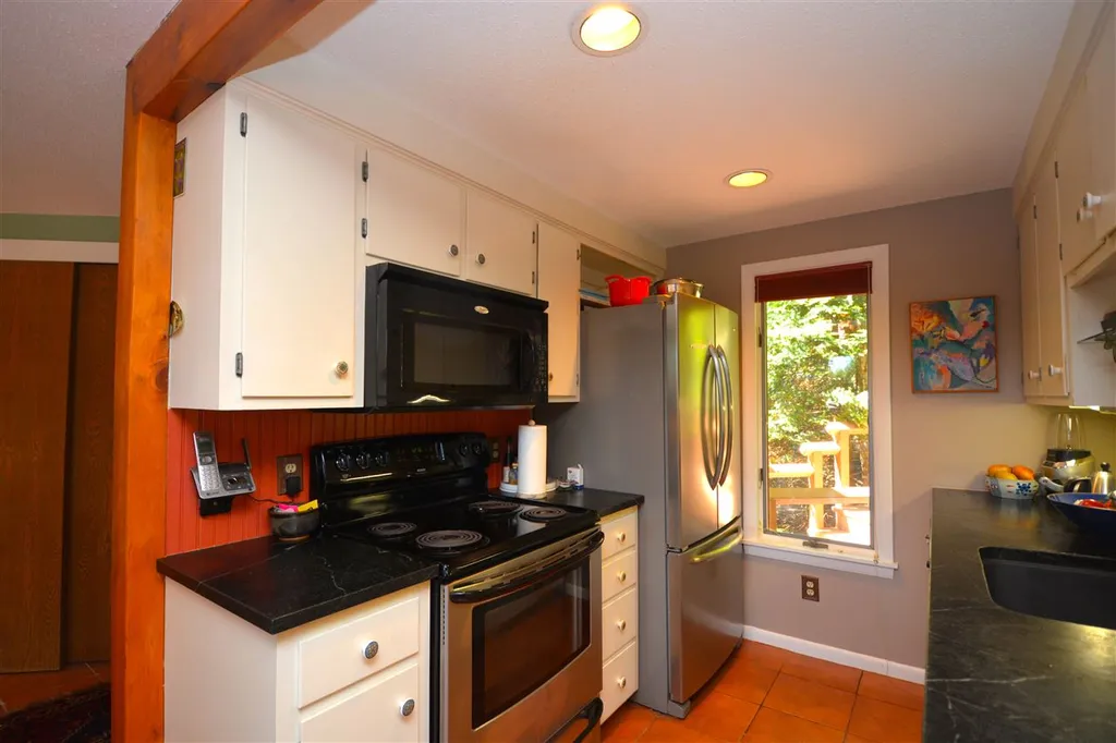 836 Cove Drive Grantham NH 03753
