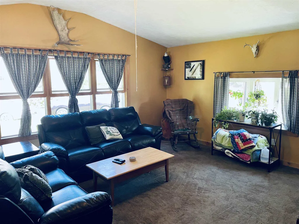 16 Budron Avenue Salem NH 03079
