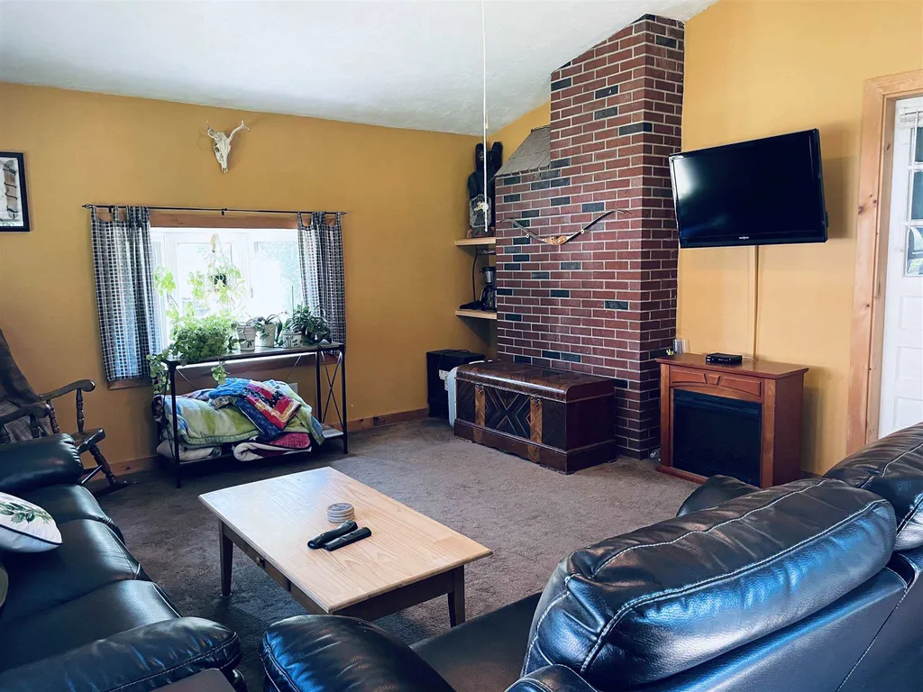 16 Budron Avenue Salem NH 03079