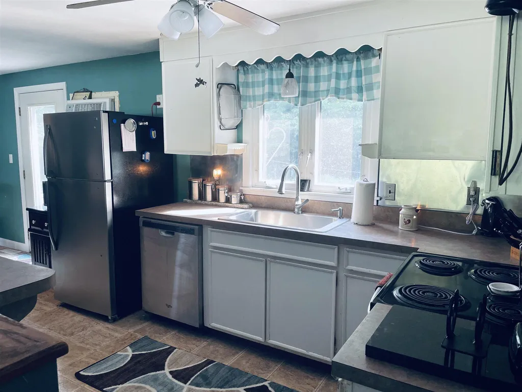 16 Budron Avenue Salem NH 03079