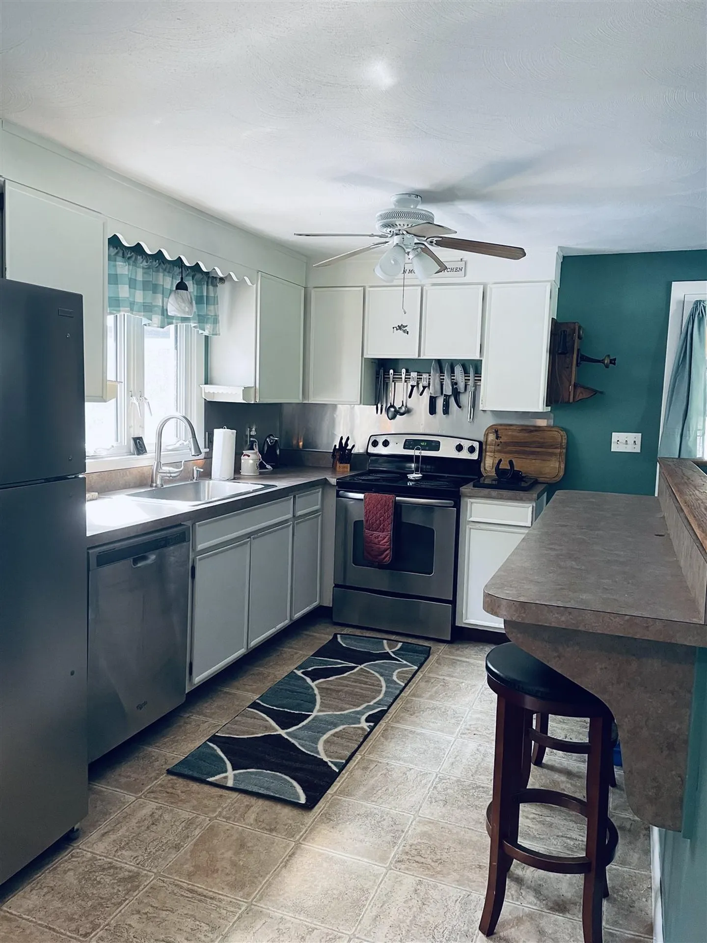 16 Budron Avenue Salem NH 03079
