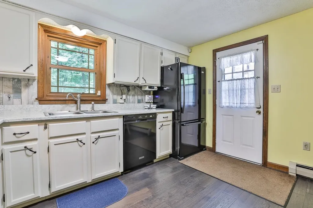 37 Meadow Lane Auburn NH 03032