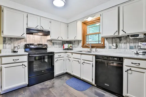 37 Meadow Lane Auburn NH 03032
