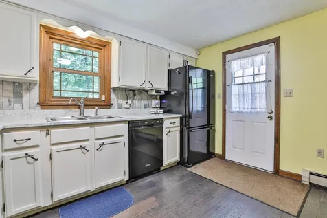37 Meadow Lane Auburn NH 03032