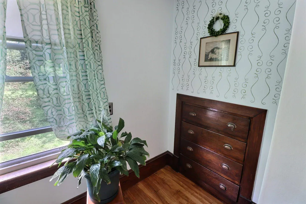 8 Grandview Avenue Newport NH 03773
