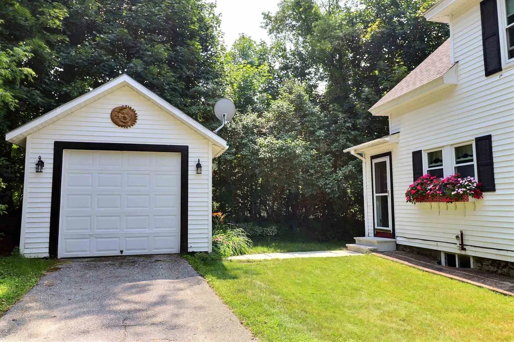 8 Grandview Avenue Newport NH 03773