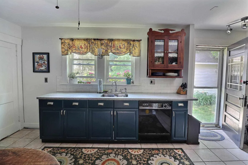 8 Grandview Avenue Newport NH 03773
