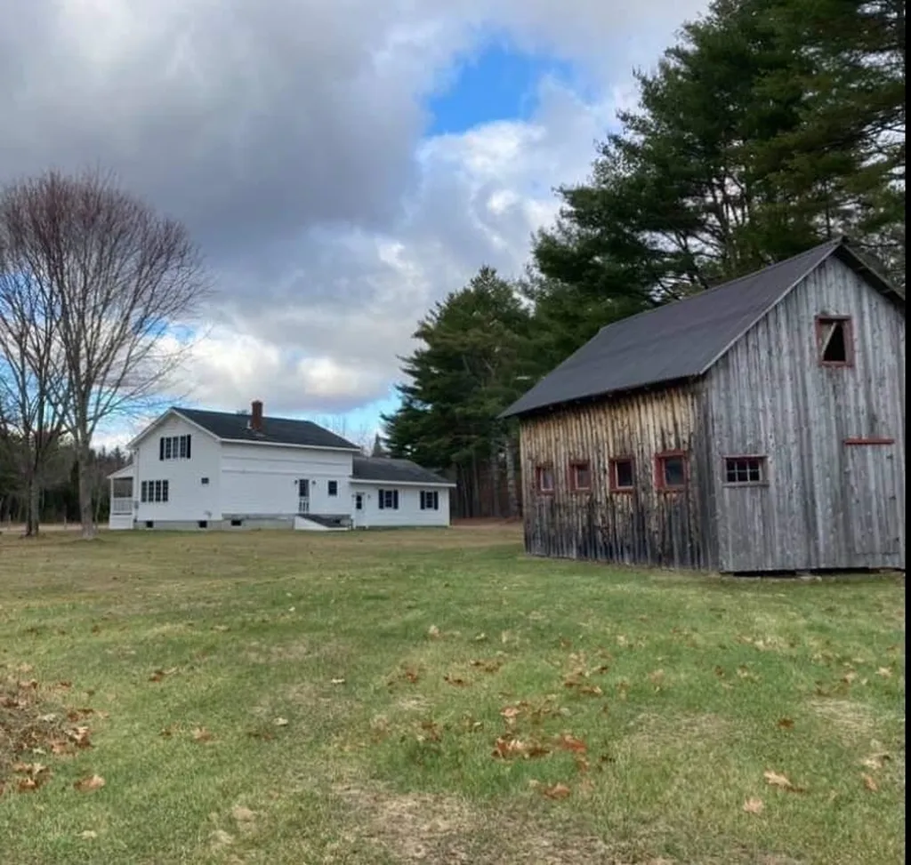 724 Northside Road Stark NH 03582