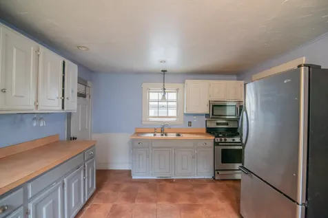 186 Main Street Kingston NH 03848