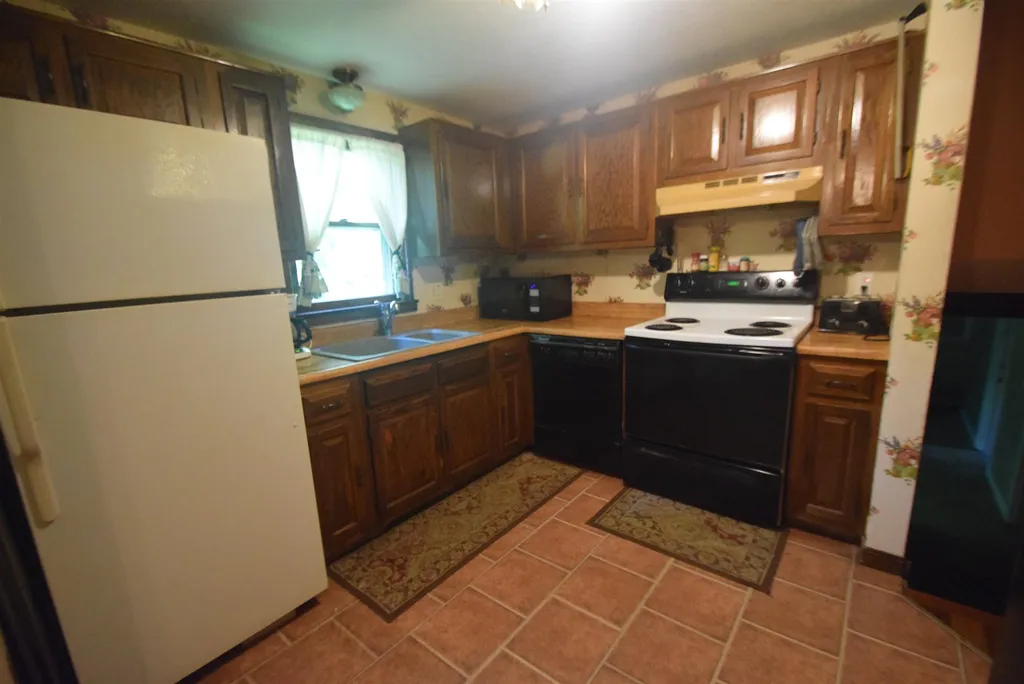 24 Ledgewood Drive Derry NH 03038