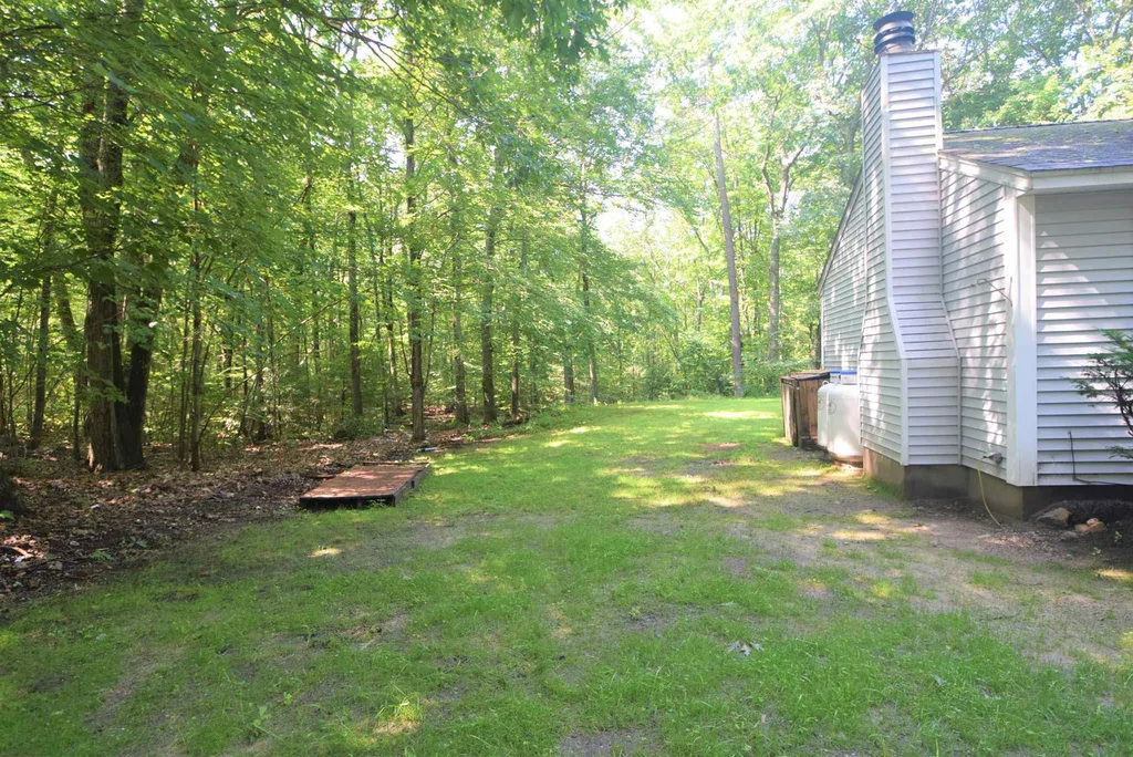 24 Ledgewood Drive Derry NH 03038