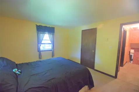 24 Ledgewood Drive Derry NH 03038