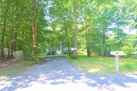 24 Ledgewood Drive Derry NH 03038