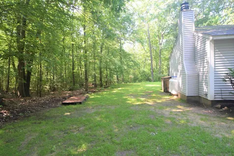 24 Ledgewood Drive Derry NH 03038
