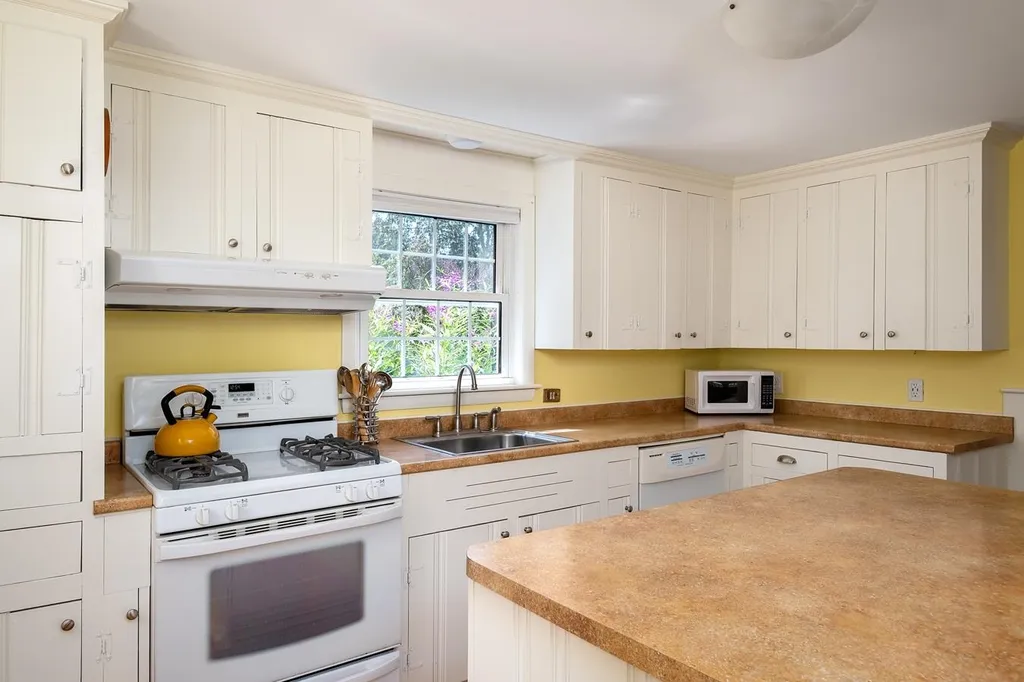 6 Concord Way Dover NH 03820