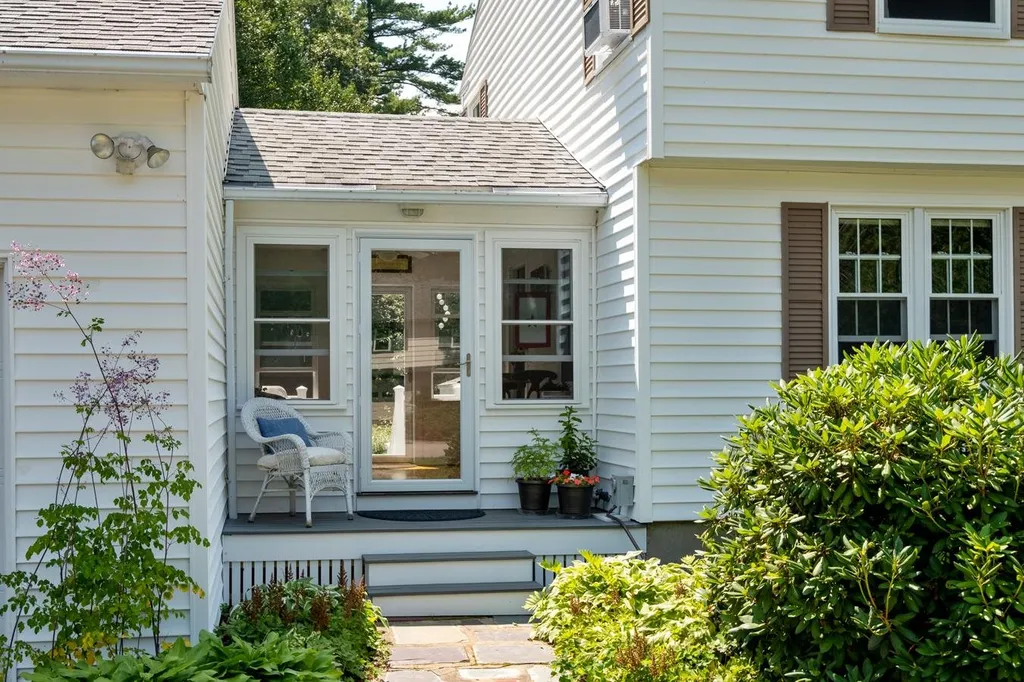 6 Concord Way Dover NH 03820