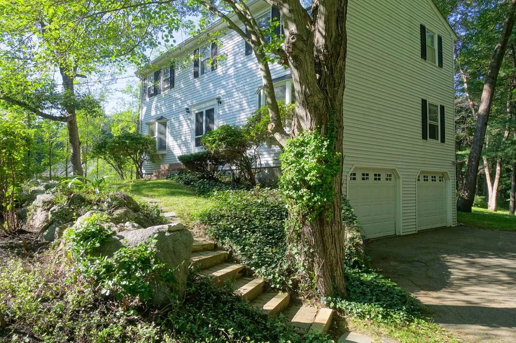 20 Jana Lane Stratham NH 03885